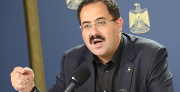 صيدم يؤكد الإلتزام الكامل بالمناهج الفلسطينية