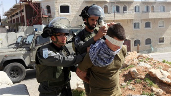 القدس.. اعتقال 5 شبان  خلال اقتحامات من قبل الاحتلال