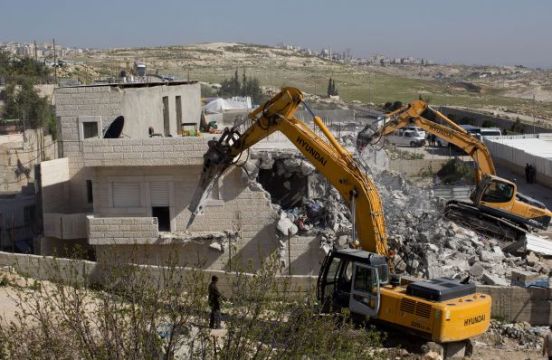 الاحتلال يضع 83 منزلاً فلسطينياً على قائمة الهدم