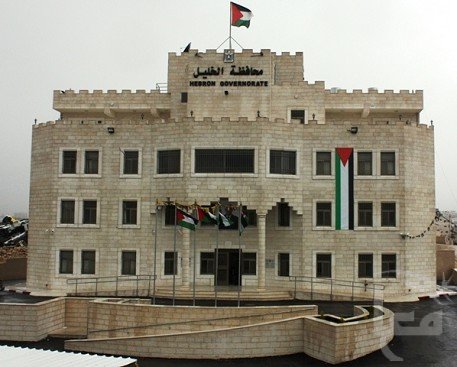 محافظة الخليل تدعو المواطنين لمواصلة تقديم الدعم لأخوتهم بغزة