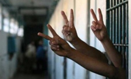 4 أسرى يدخلون أعوامًا جديدة داخل معتقلات الاحتلال