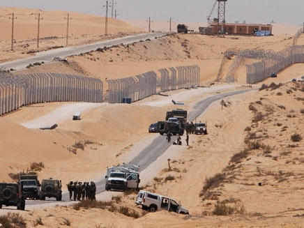إصابة 3 جنود للاحتلال بحادث تصادم قرب كرم أبو سالم