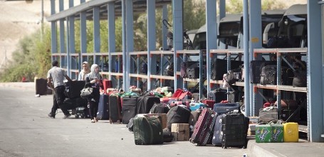 أريحا.. الاحتلال يمنع 8 مواطنين من السفر عبر الكرامة