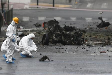 انفجار سيارة مفخخة خارج بنك اليونان المركزي
