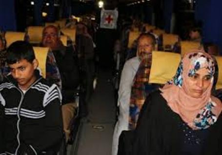 15 من أهالي أسرى غزة يتوجهون إلى معتقل 