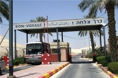 الاحتلال يمنع 76 فلسطينيا من السفر عبر معبر الكرامة