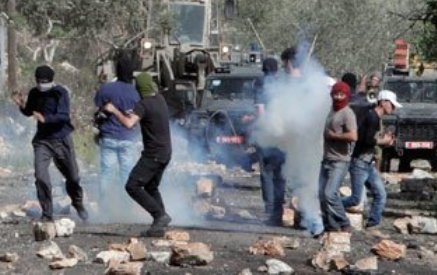 إصابة أربعة شبان واعتقال آخر في مخيم الدهيشة