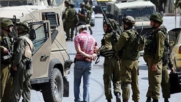 الاحتلال يعتقل شابين توجها لقطف الزيتون في كفر قدوم 