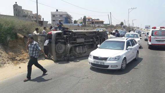 3 إصابات جراء انقلاب مركبة قرب وادي غزة