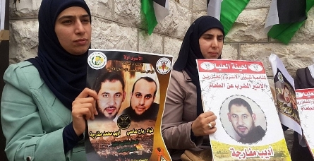 البيرة.. الجهاد تنظم اعتصاما تضامنيا مع الأسرى 