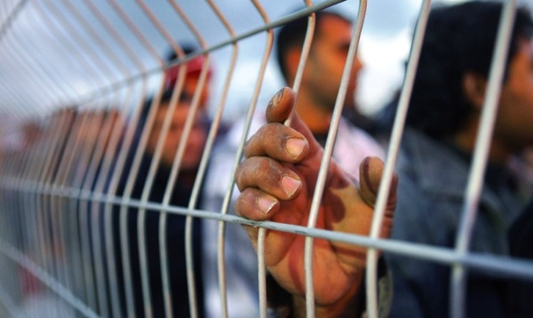 6 أسرى يدخلون أعواما جديدة في معتقلات الاحتلال