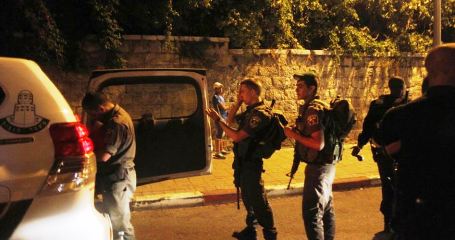 الاحتلال يعتقل مواطنين من رام الله والقدس