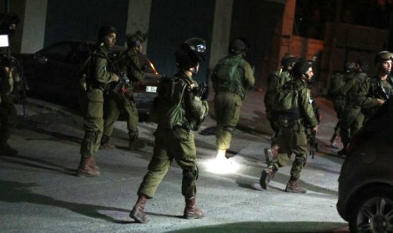 محدث.. الاحتلال يعتقل 8 مواطنين من الضفة