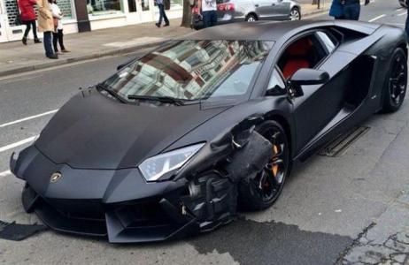 سباق سيارات رياضية في شوارع لندن يتسبب بأضرار كبيرة