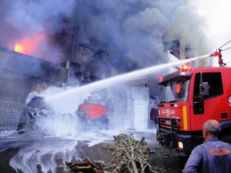 حريق يودي بحياة عائلة فلسطينية لاجئة جنوب لبنان