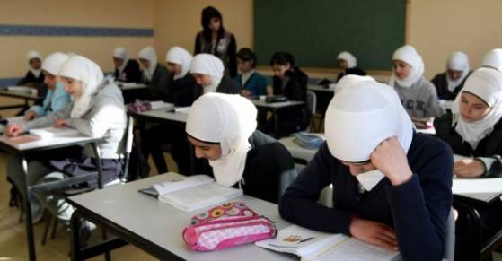 غزة.. لا تأجيل لإمتحانات المدارس غداً