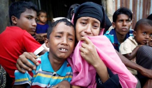 الروهينغا يفرون من ميانمار مع حرق أكثر من 2600 منزل في راخين