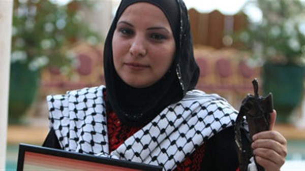 أجهزة السلطة بالضفة تستدعي الصحافية نائلة خليل