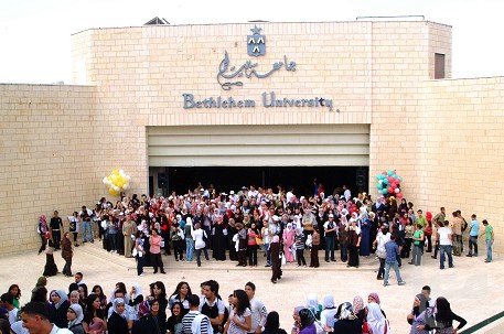 جامعة بيت لحم تحتفل بتخريج فوجها الـ38