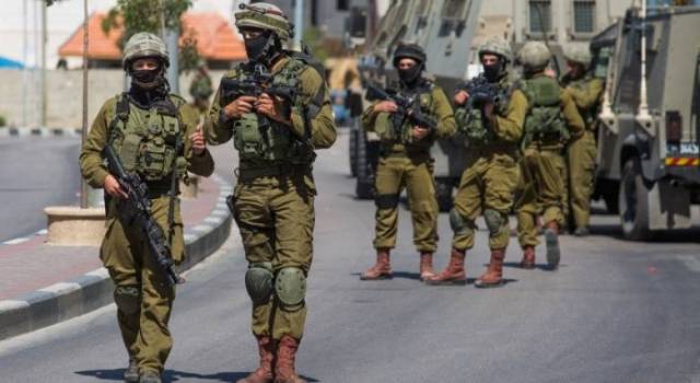 حملة اعتقالات ومداهمات في الضفة والقدس