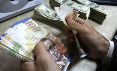 صرف العملات مقابل الشيكل