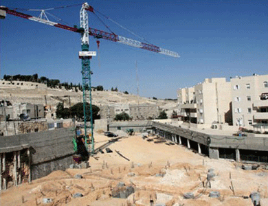 إصابة عامل فلسطيني جراء سقوطه في ورشة بناء بجبل المكبر