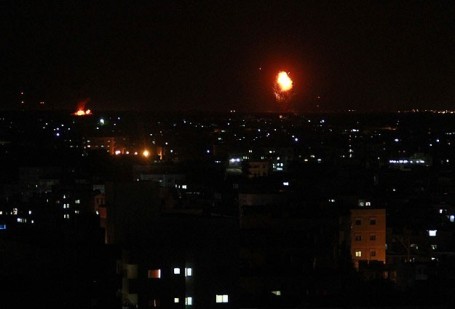 عشرات القتلى والجرحى جراء القصف الجوي على صنعاء