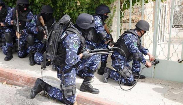 طولكرم... أمن السلطة يقتحم منزل أم شهيد بحثا عن متفجرات!