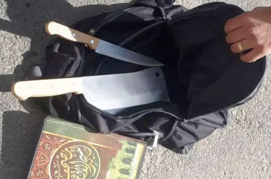 رام الله... الاحتلال يعتقل شابا فلسطينيا بزعم حيازة سكينين 