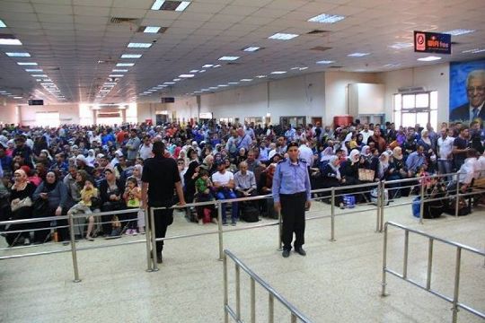 الاحتلال يمنع سفر 112 مواطناً من معبر الكرامة