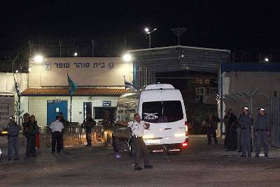 الصحة: سلطات الاحتلال وافقت على إدخال طبيب فلسطيني لزيارة علان