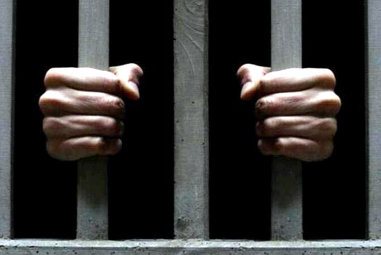 الاحتلال يمدد اعتقال 8 مقدسيين ويفرج عن آخرين بشروط