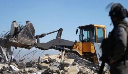 الاحتلال يخطر بهدم 4 منازل في الخليل