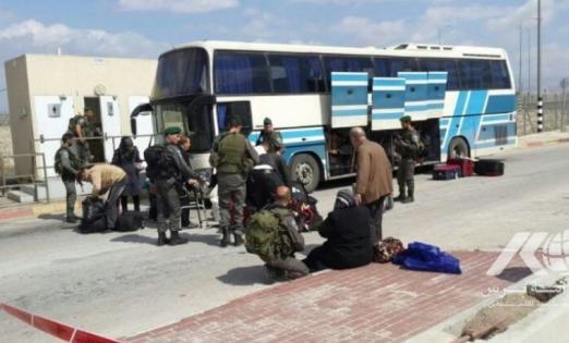 منع 3 مواطنين من السفر عبر معبر الكرامة