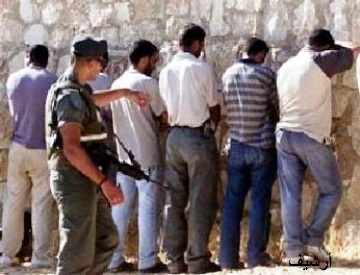 الاحتلال يعتقل 37 عاملا فلسطينيا 