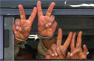 6 أسرى يدخلون أعواماً جديدة في معتقلات الاحتلال