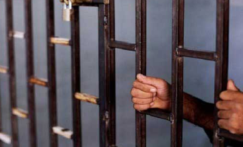 الاحتلال يعزل الأسير المضرب عن الطعام حسن ربايعة