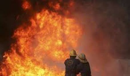 حريق بمخزن للبويا شرق غزة