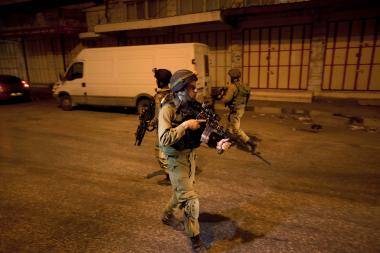 اعتقال اسرى محريين ومواجهات في مخيم قلنديا بمدينة القدس