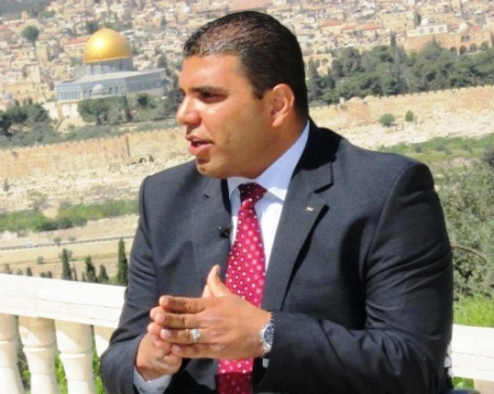 الاحتلال يبعد عام اللجنة الوطنية لمناهضة التطبيع عن مدينة القدس