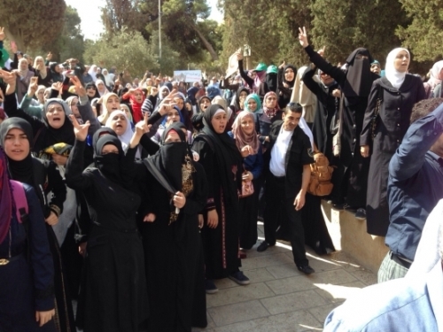 الاعتداء على مرابطات بالأقصى ومنع مستوطنة من اعتلاء سطح قبة الصخرة