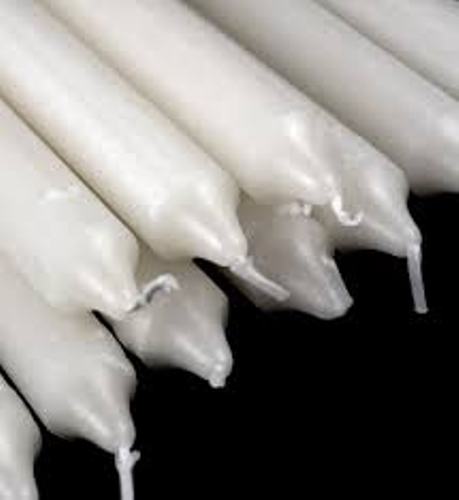 توأم خمسيني يحب أكل.. الشموع والكتب القديمة