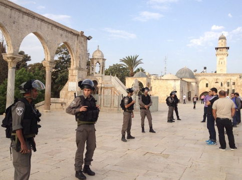 تمديد توقيف 10 مقدسيين والإفراج عن آخرَين بكفالات مالية