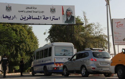 الاحتلال يمنع 20 مواطنا من السفر عبر الكرامة