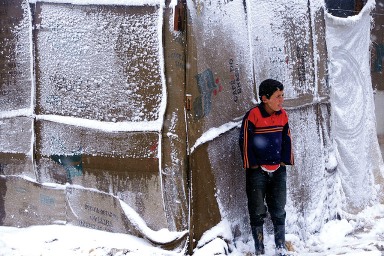 أوضاع سيئة للفلسطينيين المهجرين من سوريا إلى لبنان خلال المنخفض