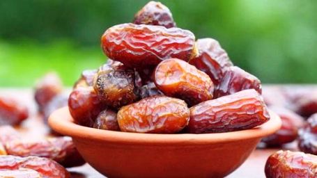 لماذا فضل الرسول الإفطار على التمر؟