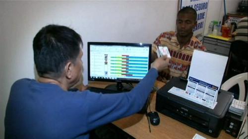 بنك داخل سجن في بيرو عملاؤه ومديروه من السجناء.