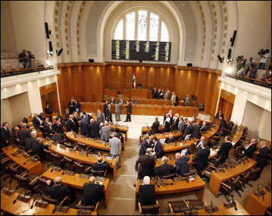 وقفة صمت في مجلس النواب اللبناني حدادا مع شهداء غزة