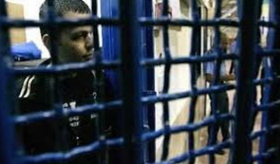 الاحتلال يصدر 39 أمر اعتقال إداري بحق أسرى