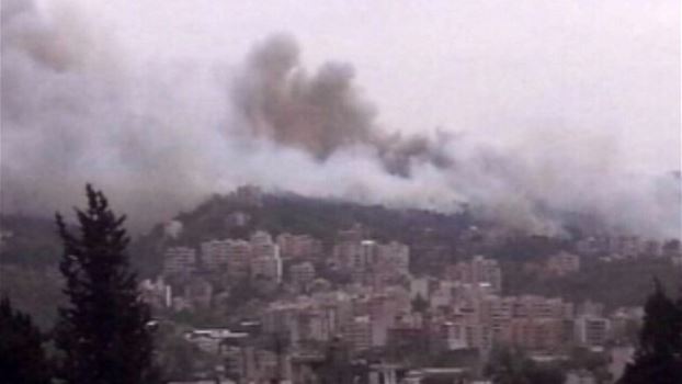 حريق يحاصر منطقة بطشاي في لبنان